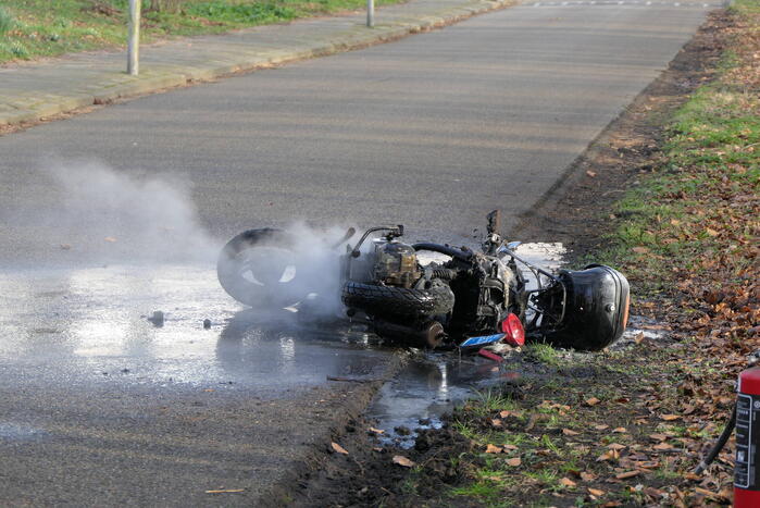 Scooter volledig uitgebrand