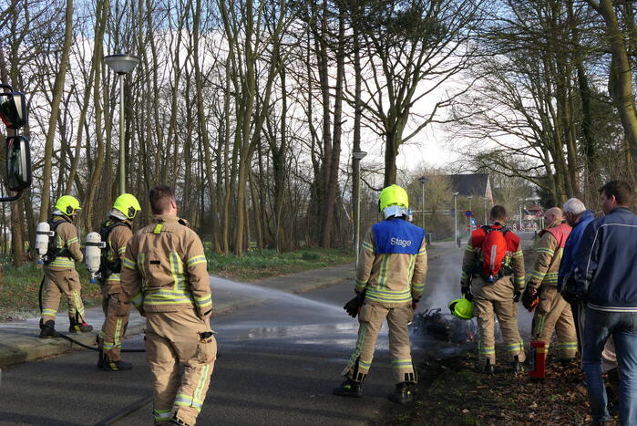 Scooter volledig uitgebrand