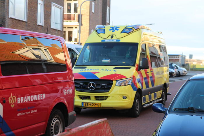 Vlam slaat in de pan tijdens bakken speklappen, bewoner loopt brandwonden op