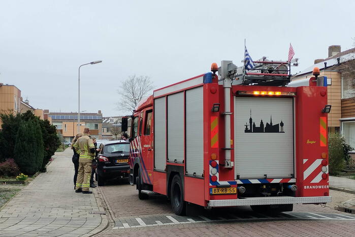Brandweer doet onderzoek naar gaslucht in woning