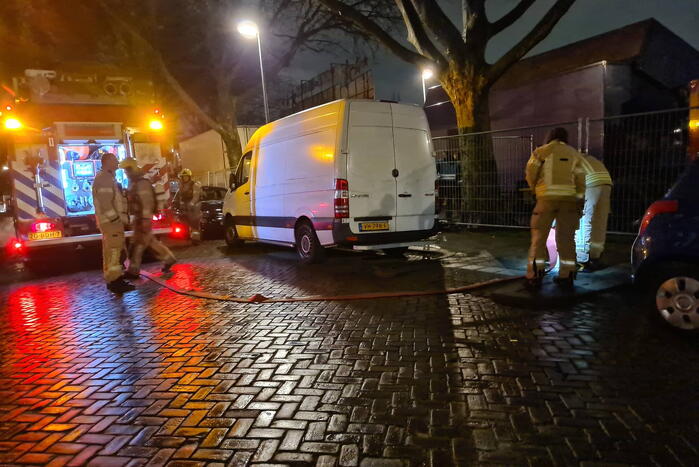 Kermistrailer vliegt in brand