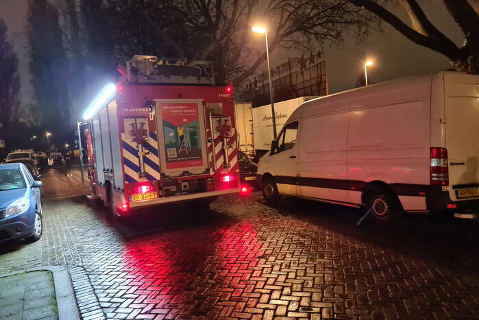 Kermistrailer vliegt in brand