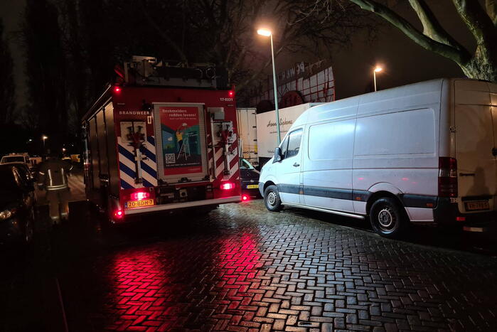 Kermistrailer vliegt in brand