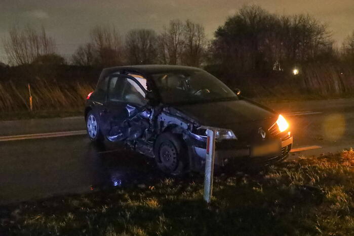Flinke schade bij botsing tussen twee auto's