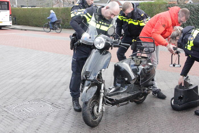 Scooterrijder gewond bij harde botsing met auto