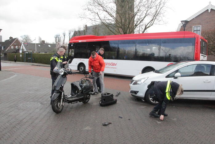 Scooterrijder gewond bij harde botsing met auto
