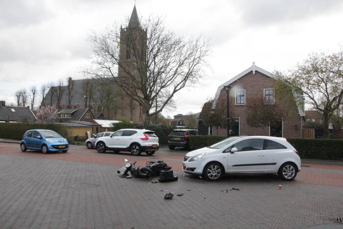 Scooterrijder gewond bij harde botsing met auto