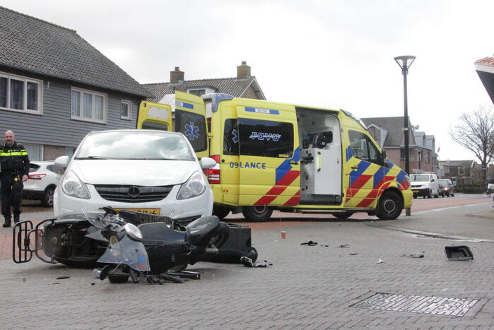 Scooterrijder gewond bij harde botsing met auto