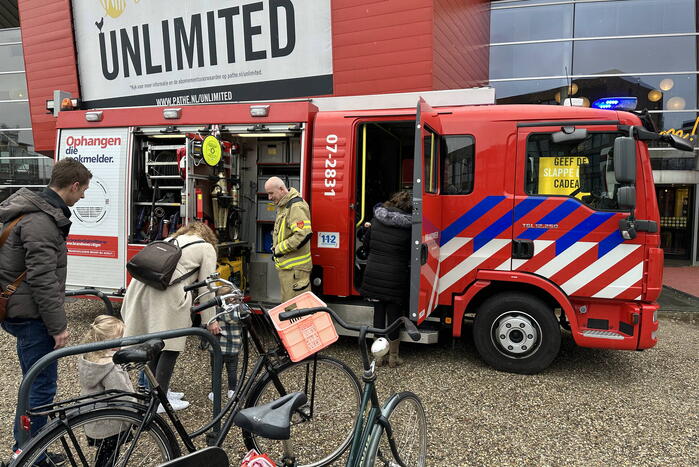 Brandweerthema bij kleuterbioscoop