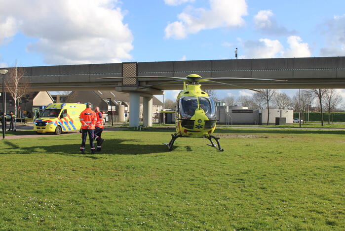 Trauma-arts per helikopter ingevlogen ter assistentie van ambulance