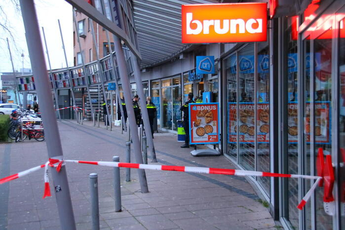 Persoon gewond na steekpartij in supermarkt