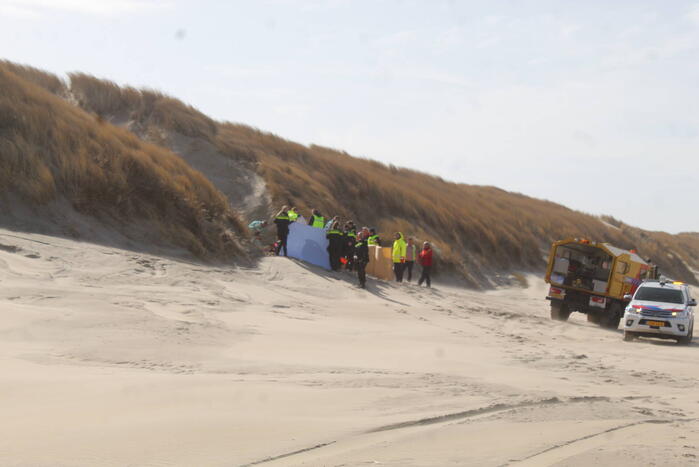 Traumahelikopter landt op het strand