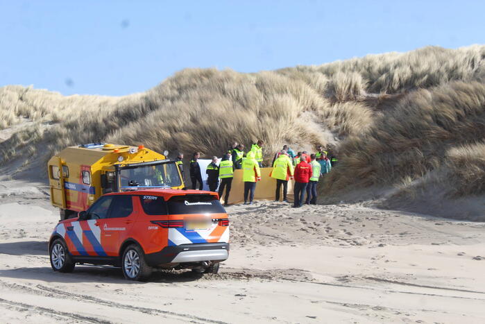 Traumahelikopter landt op het strand