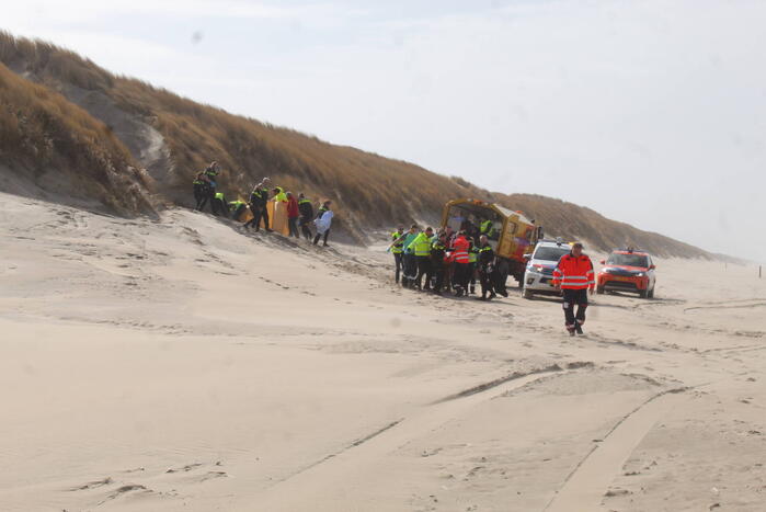 Traumahelikopter landt op het strand