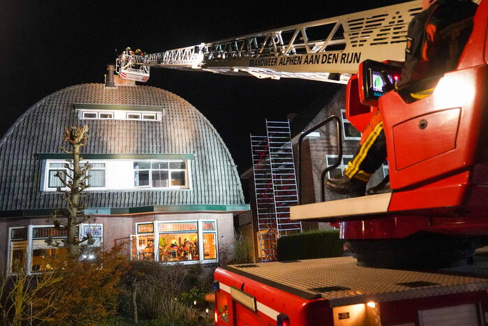 Brand in schoorsteen van woning