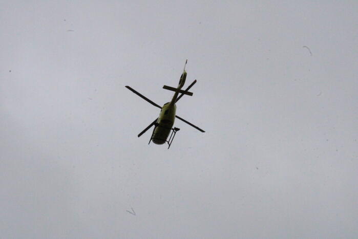 Traumahelikopter landt in weiland