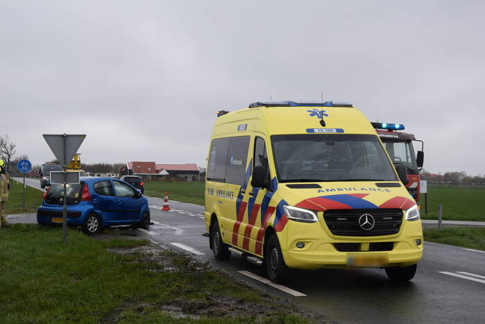 Gewonden bij flinke botsing op kruising