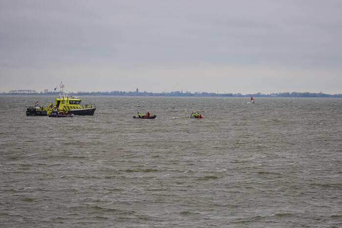 Twee personen te water geraakt IJmeer