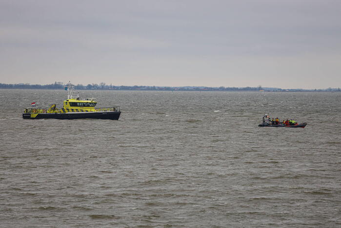 Twee personen te water geraakt IJmeer