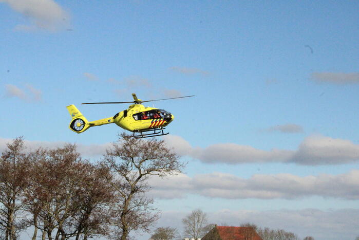 Automobilist raakt van de weg belandt in sloot
