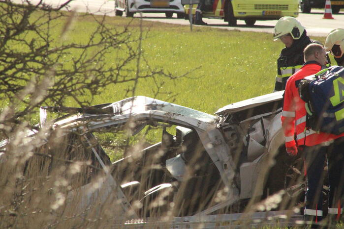 Automobilist raakt van de weg belandt in sloot