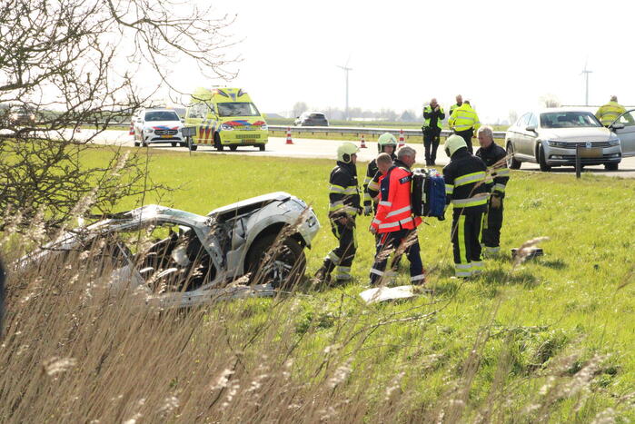 Automobilist raakt van de weg belandt in sloot
