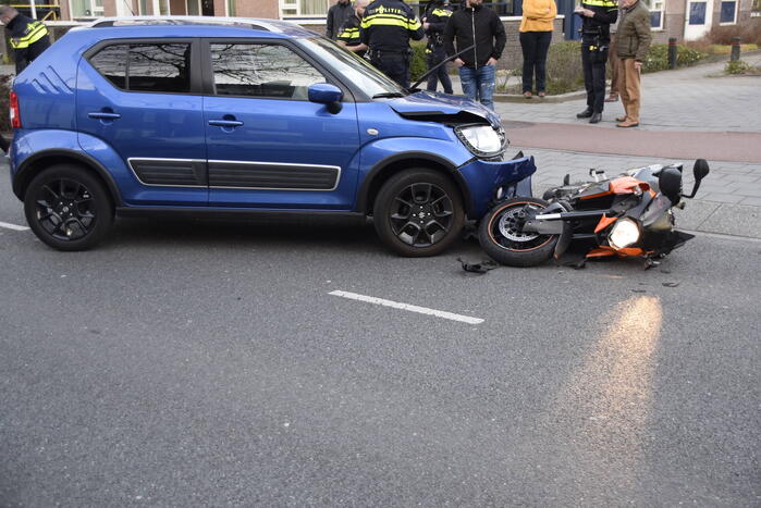Motorrijder gewond na harde botsing met automobilist