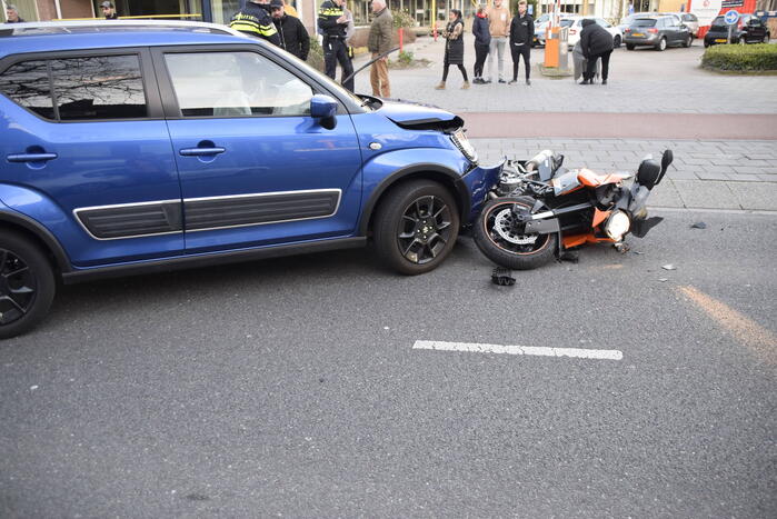 Motorrijder gewond na harde botsing met automobilist