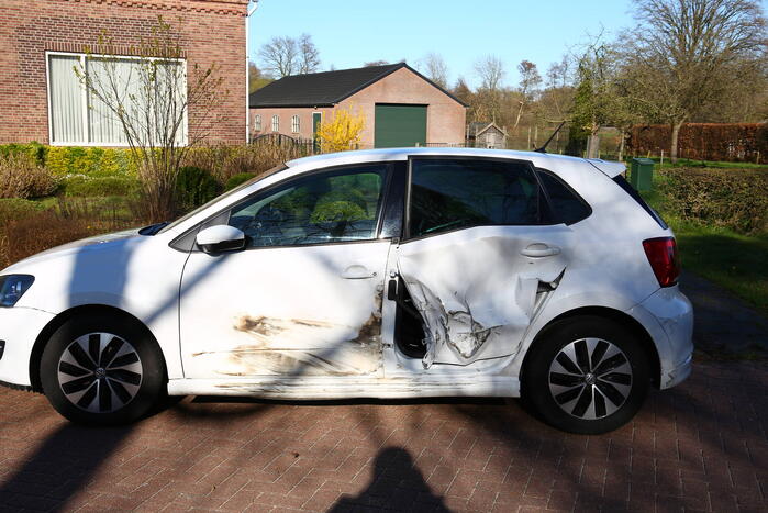 Veel schade bij ongeval tussen personenauto's