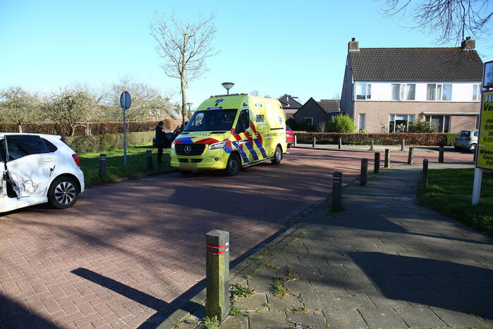 Veel schade bij ongeval tussen personenauto's