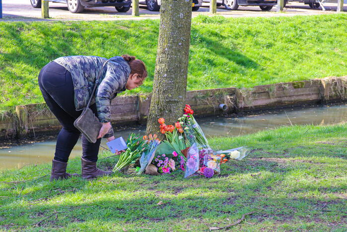 Eerste bloemen voor overleden 2-jarige jongen