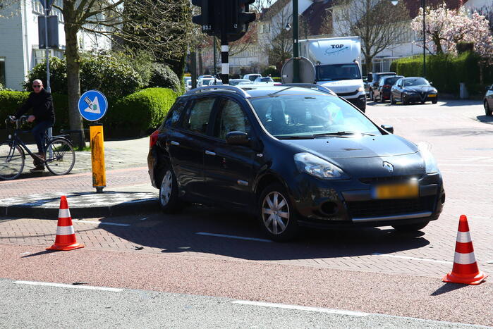 Achterwiel breekt af bij botsing