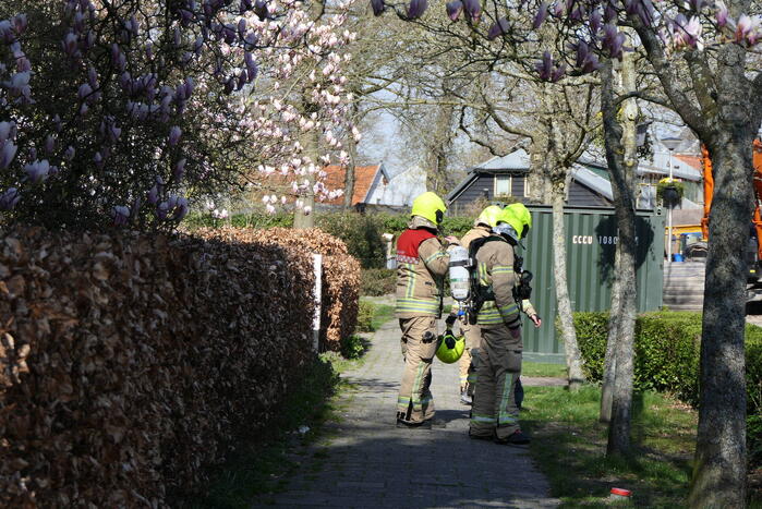 Onderzoek naar gaslucht, brandweer verricht metingen