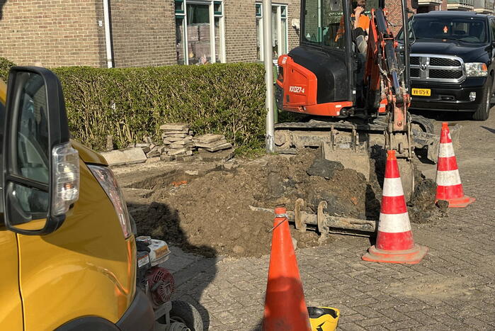 Straat zonder water na breuk in hoofdleiding