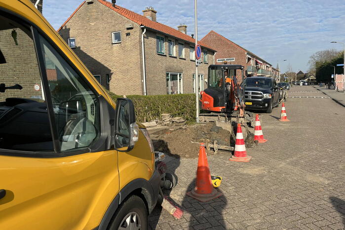 Straat zonder water na breuk in hoofdleiding