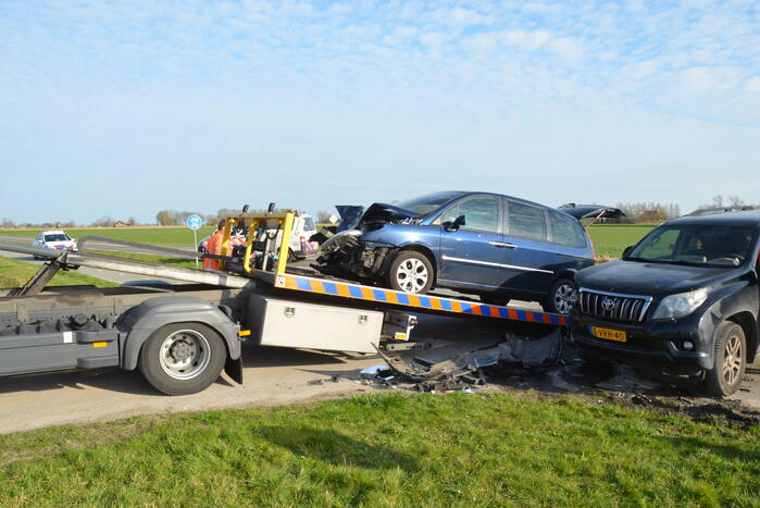 Veel schade na ongeval op kruising
