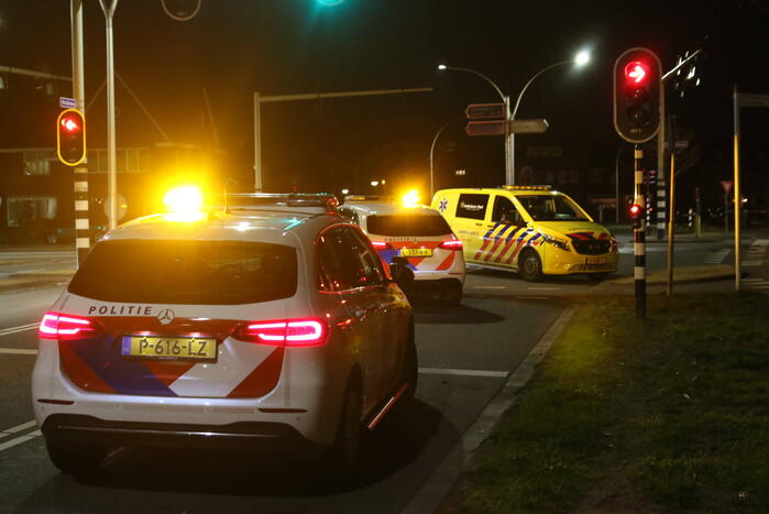 Flinke schade na botsing tussen auto en ambulance