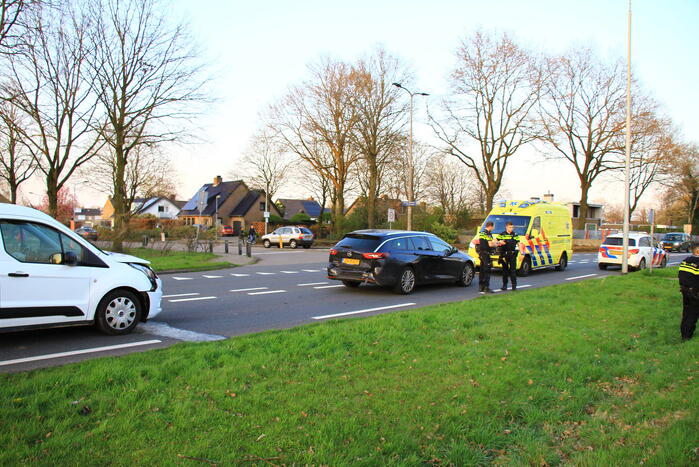 Rijbaan afgesloten na kop-staart botsing