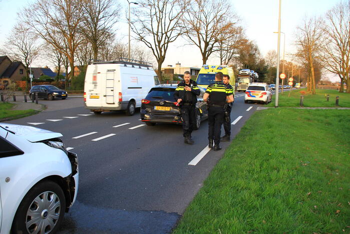 Rijbaan afgesloten na kop-staart botsing