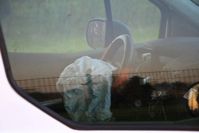 Rijbaan afgesloten na kop-staart botsing