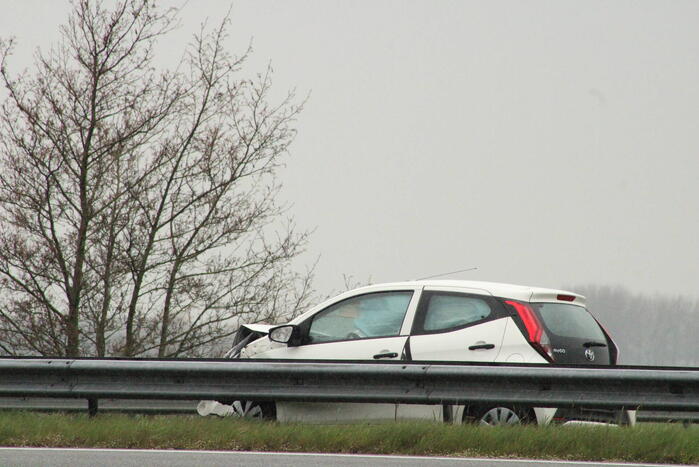 Snelweg afgesloten na ongeval met meerdere voertuigen