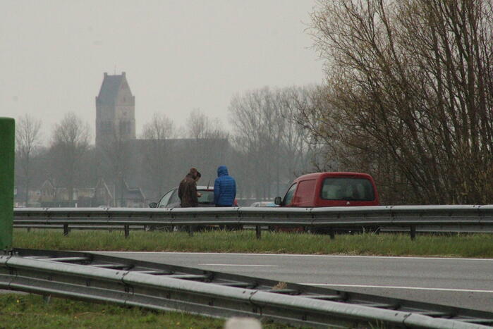 Snelweg afgesloten na ongeval met meerdere voertuigen