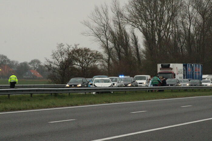 Snelweg afgesloten na ongeval met meerdere voertuigen