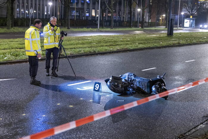 Maaltijdbezorger aangereden door automobilist