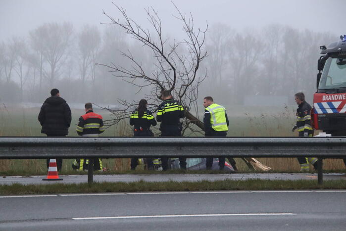 Bestuurder van auto belandt in sloot