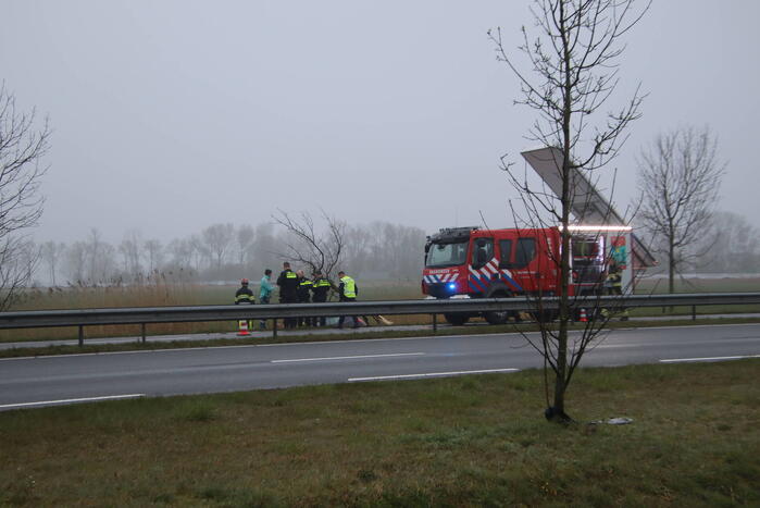 Bestuurder van auto belandt in sloot