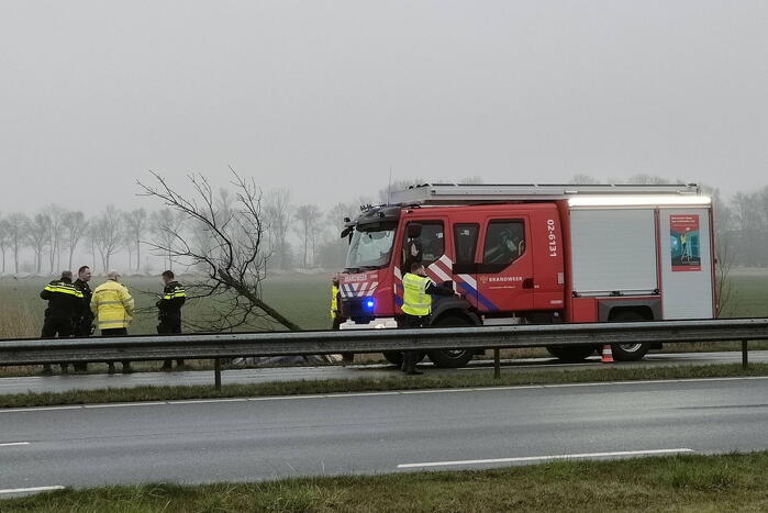 Bestuurder van auto belandt in sloot