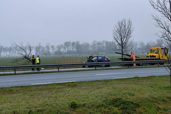 Bestuurder van auto belandt in sloot