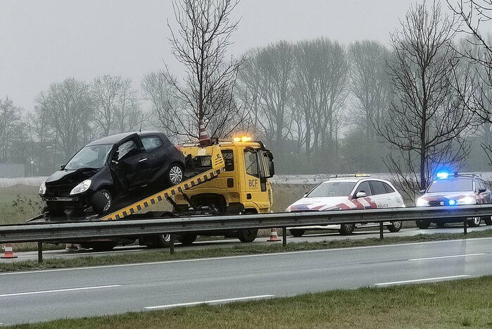 Bestuurder van auto belandt in sloot