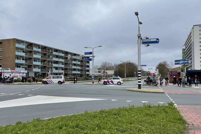 Persoon met verward gedrag van flatgebouw gehaald